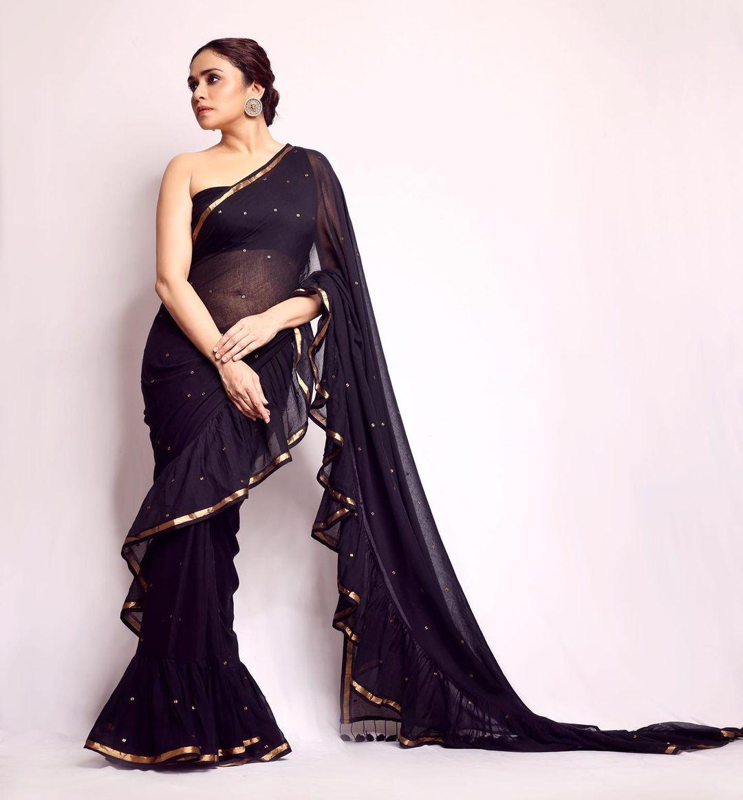 Amruta Khanvilkar in black transparent saree hot photos gallery | Amruta Khanvilkar exclusive hot and spicy photos gallery