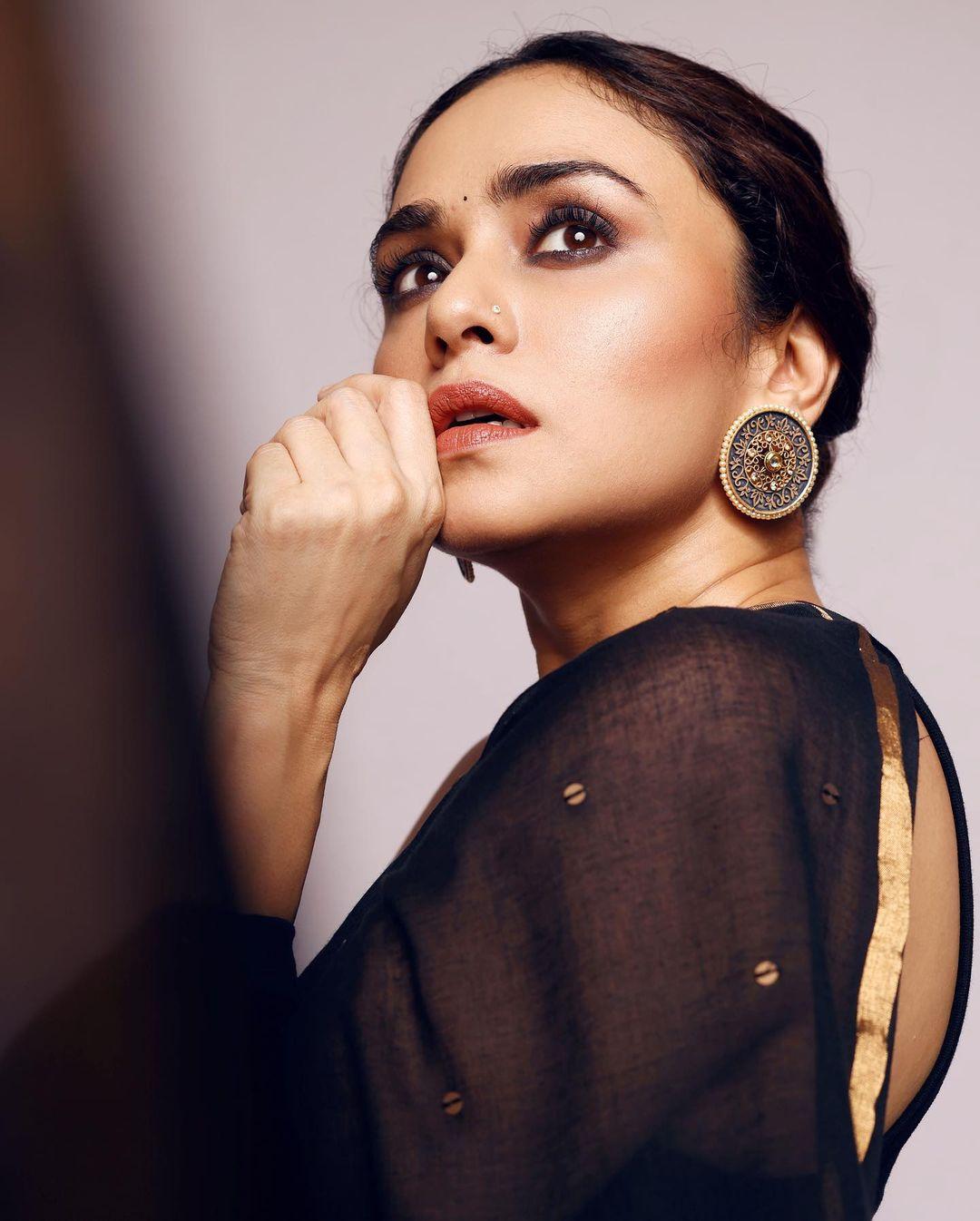 Amruta Khanvilkar in black transparent saree hot photos gallery | Amruta Khanvilkar very sizzling hot photos gallery
