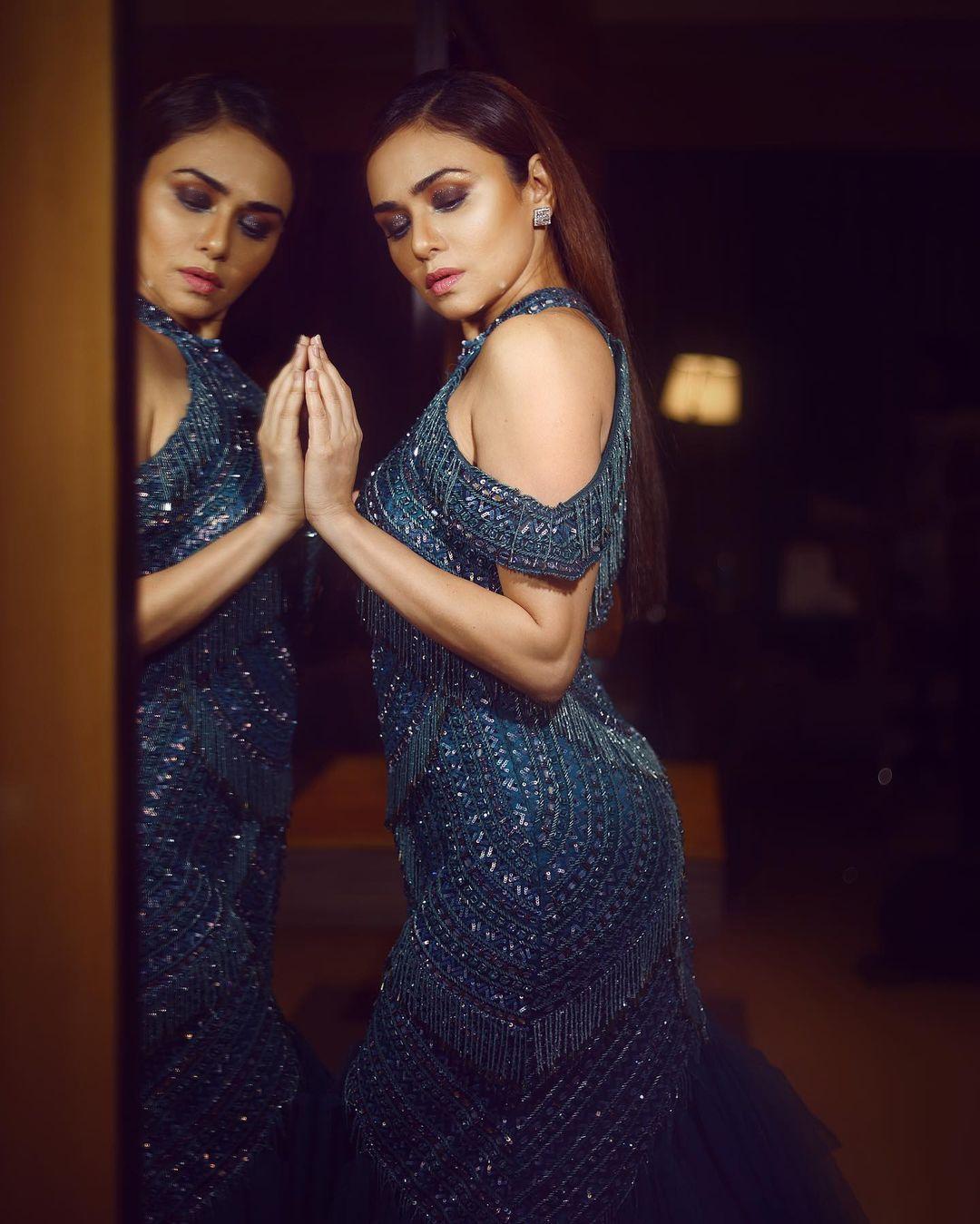 Amruta Khanvilkar latest hot and spicy photos | Amruta Khanvilkar looking very attractive and cute stills