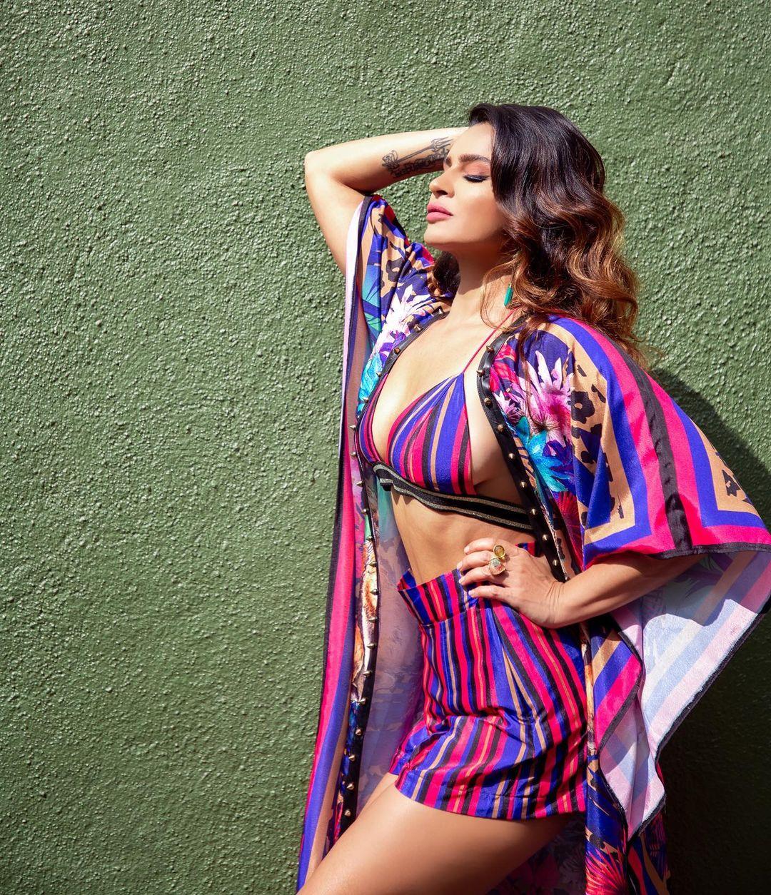 Bollywood actress Aashka Goradia in bikini hot photos gallery | Aashka Goradia very beautiful and glamorous pictures
