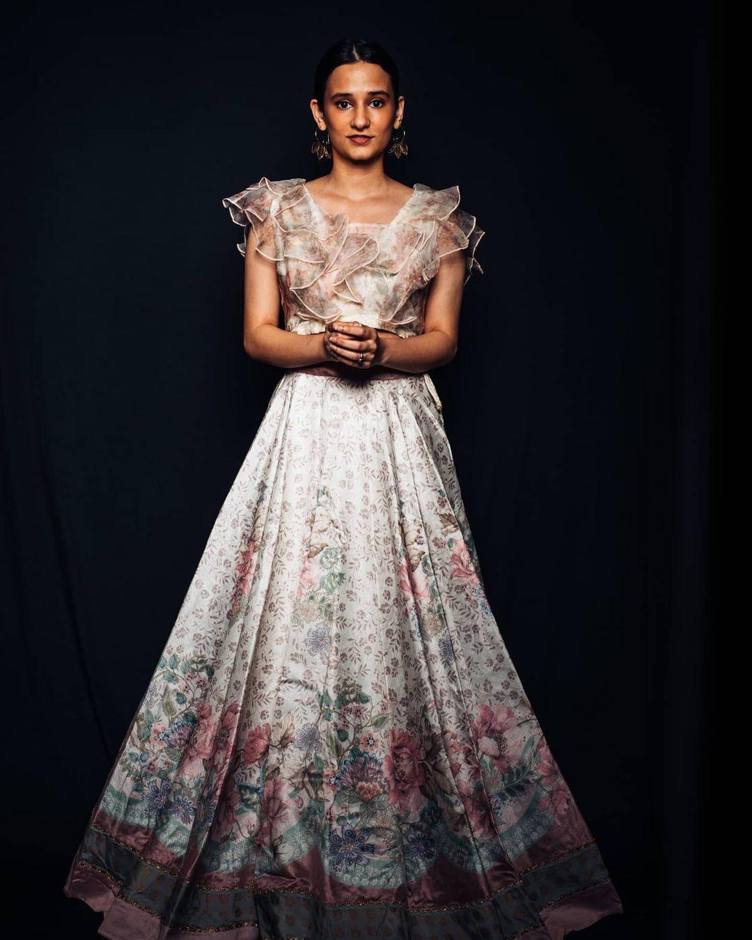 Bollywood actress Yashaswini Dayama latest hot photos gallery| Yashaswini Dayama very glamorous and sexy photoshoot