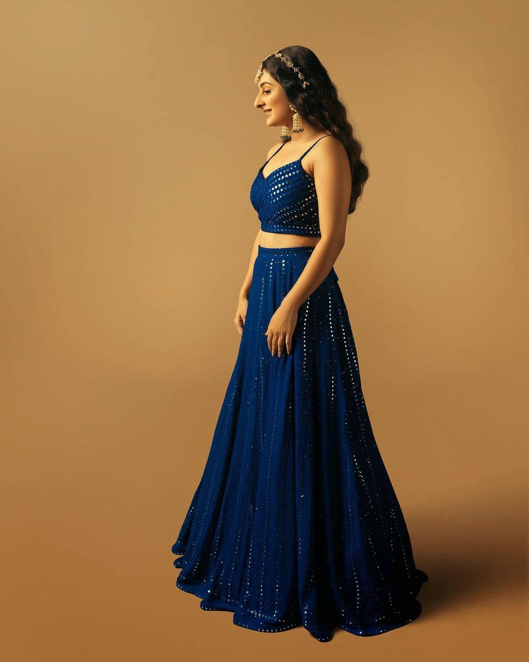Esther anil in blue lahanga exposing cleavage photos gallery | hot and sexy photoshoot