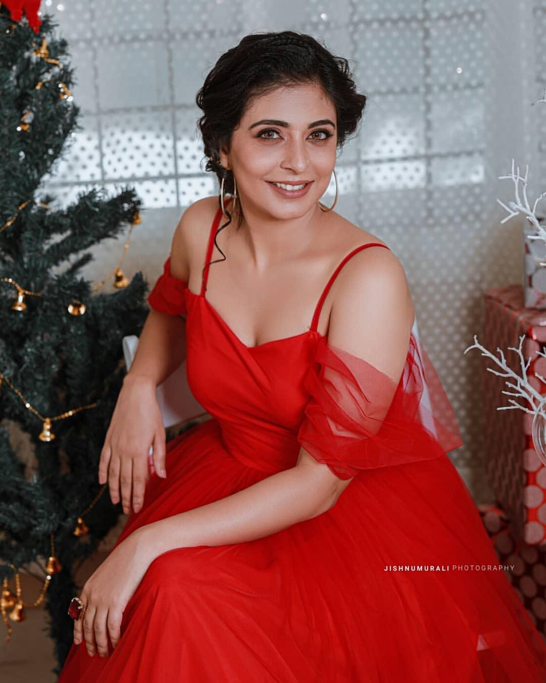 Leona Lishoy in red dress looking very beautiful and glamorous pictures |Leona Lishoy exclusive hot and spicy photos gallery