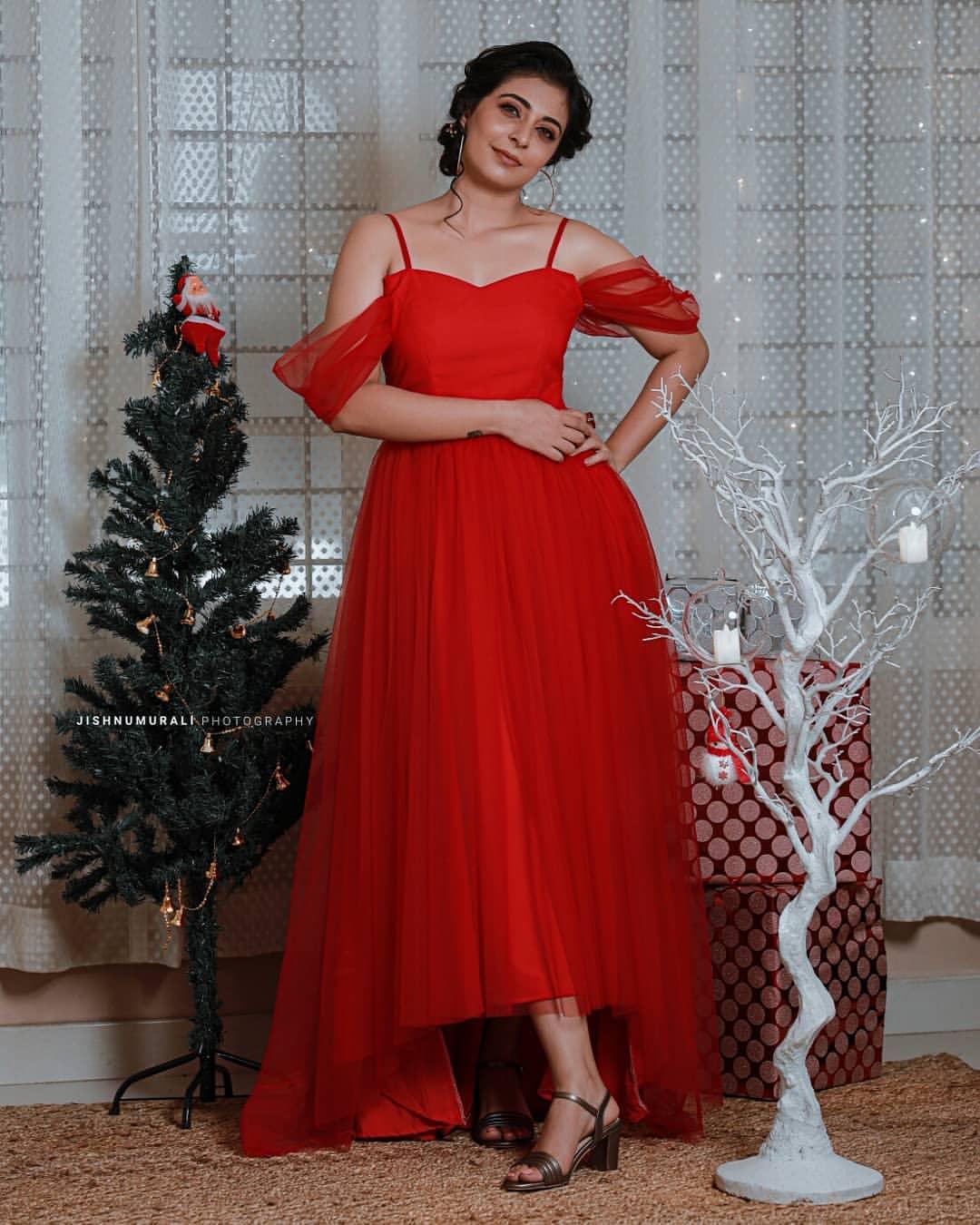 Leona Lishoy in red dress looking very beautiful and glamorous pictures |Malayalam actress Leona Lishoy latest hot photos gallery