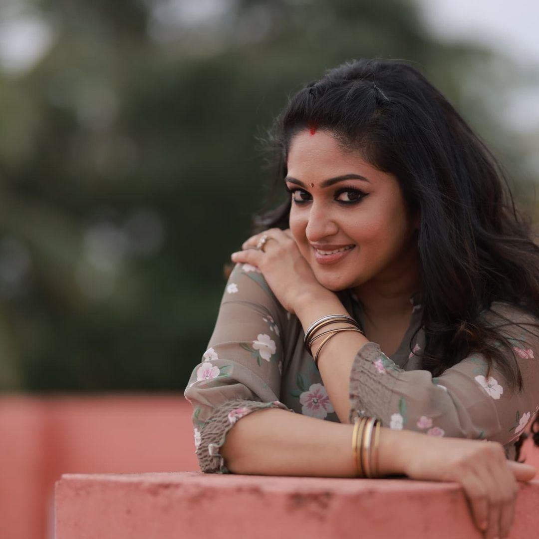 Malayalam actress Mithra Kurian looking very glamorous and glamorous pictures | Mithra Kurian exclusive hot and spicy stills