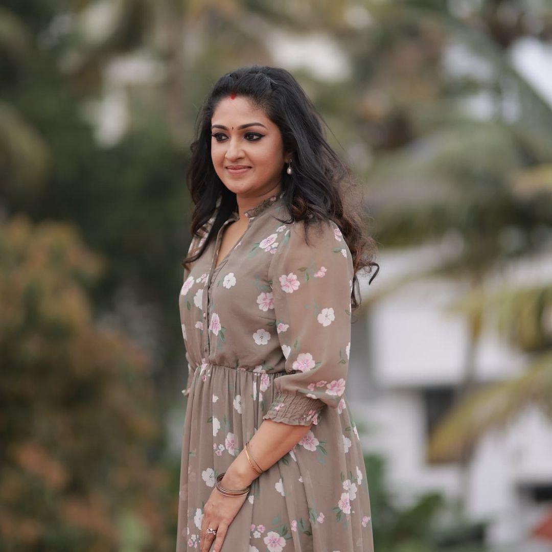 Malayalam actress Mithra Kurian looking very glamorous and glamorous pictures | Mithra Kurian exposing very hot photos gallery
