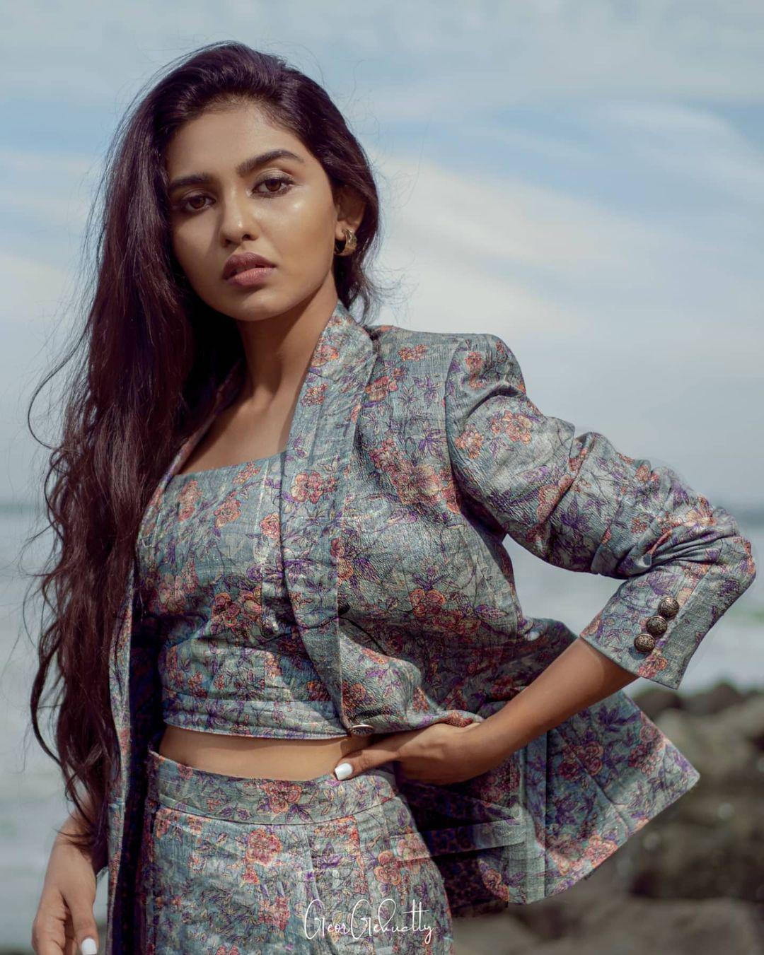 super sharanya Movie Actress Mamitha Baiju in lifestyle model photoshoot | beautiful and glamorous pictures