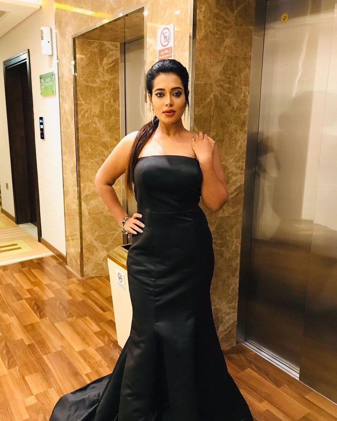 Bigg Boss and serial actress Remya Panicker hot and sexy photoshoot | Remya Panicker latest hot and sexy photoshoot