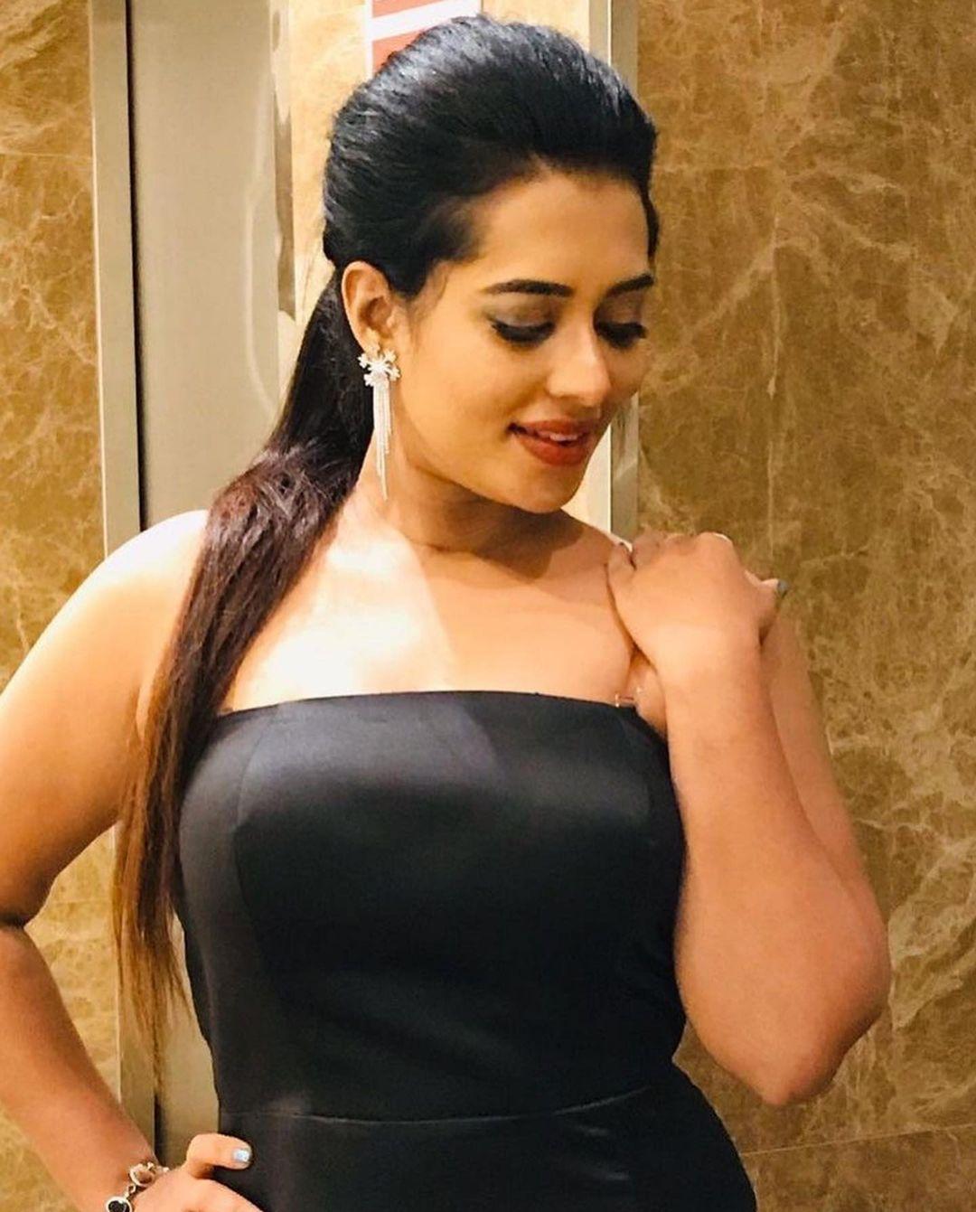 Bigg Boss and serial actress Remya Panicker hot and sexy photoshoot | Remya Panicker very beautiful and glamorous photos