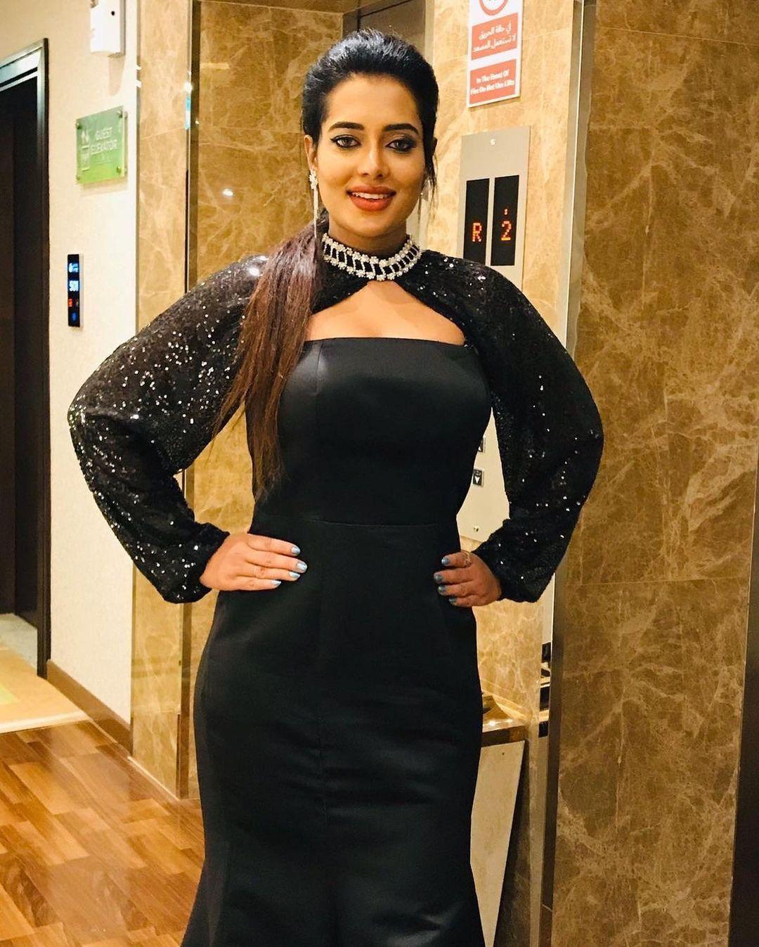 Bigg Boss and serial actress Remya Panicker hot and sexy photoshoot | Remya Panicker very beautiful and glamorous pictures