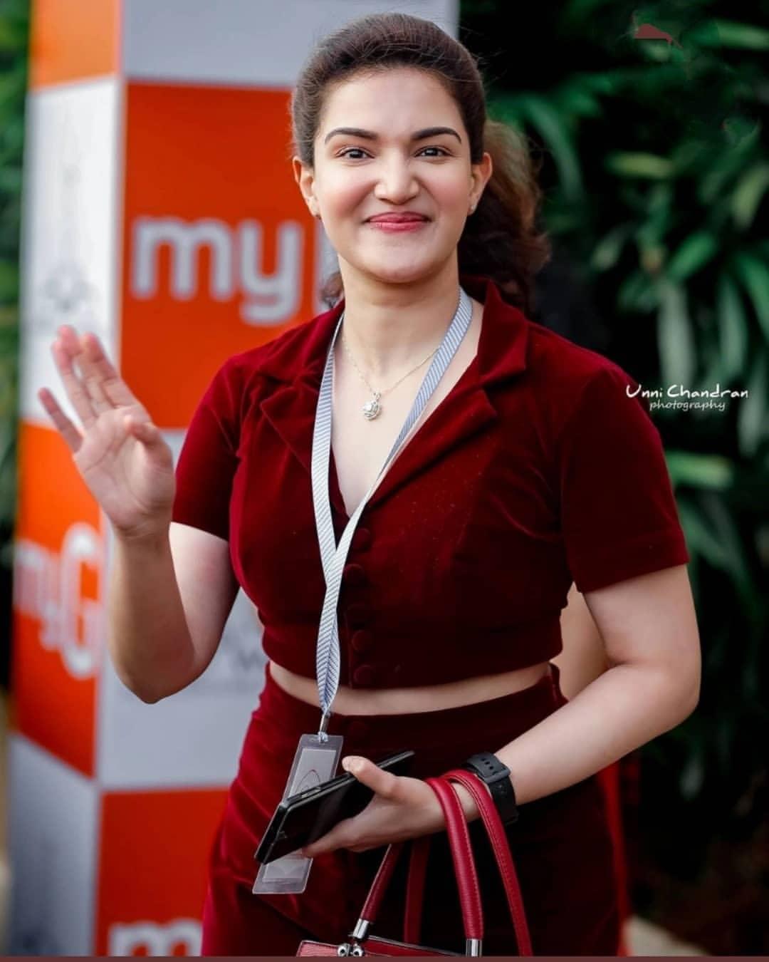 Honey Rose in Amma meeting looking glamorous photos |Honey Rose beautiful and glamorous pictures