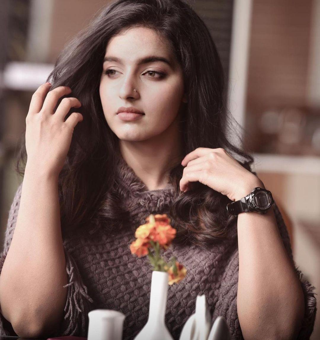 Malavika Menon latest hot and sexy photoshoot |Malavika Menon looking very attractive hot photos gallery