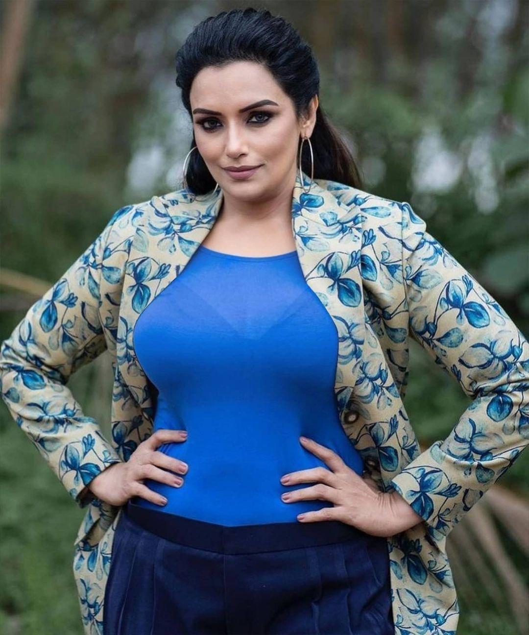 South Indian actress Shweta Menon exclusive hot and sexy photoshoot