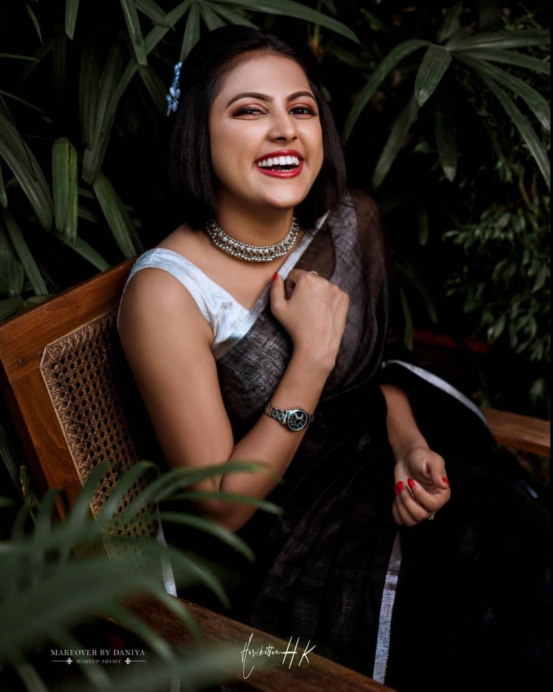 Sreevidya Mullachery in black transparent saree hot photos gallery | Sreevidya Mullachery looking very hot and sexy photoshoot