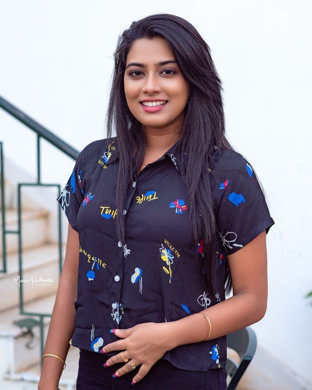 Dayyana Hameed looking very glamorous and cute photos | Dayyana Hameed looking very pretty hot photos gallery