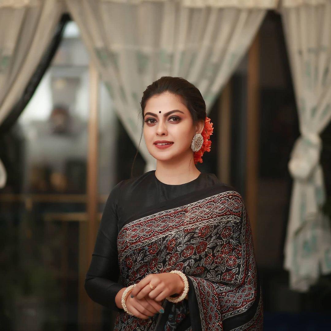 Malayalam actress Anusree very beautiful and cute stills |Anusree very attractive hot photos gallery