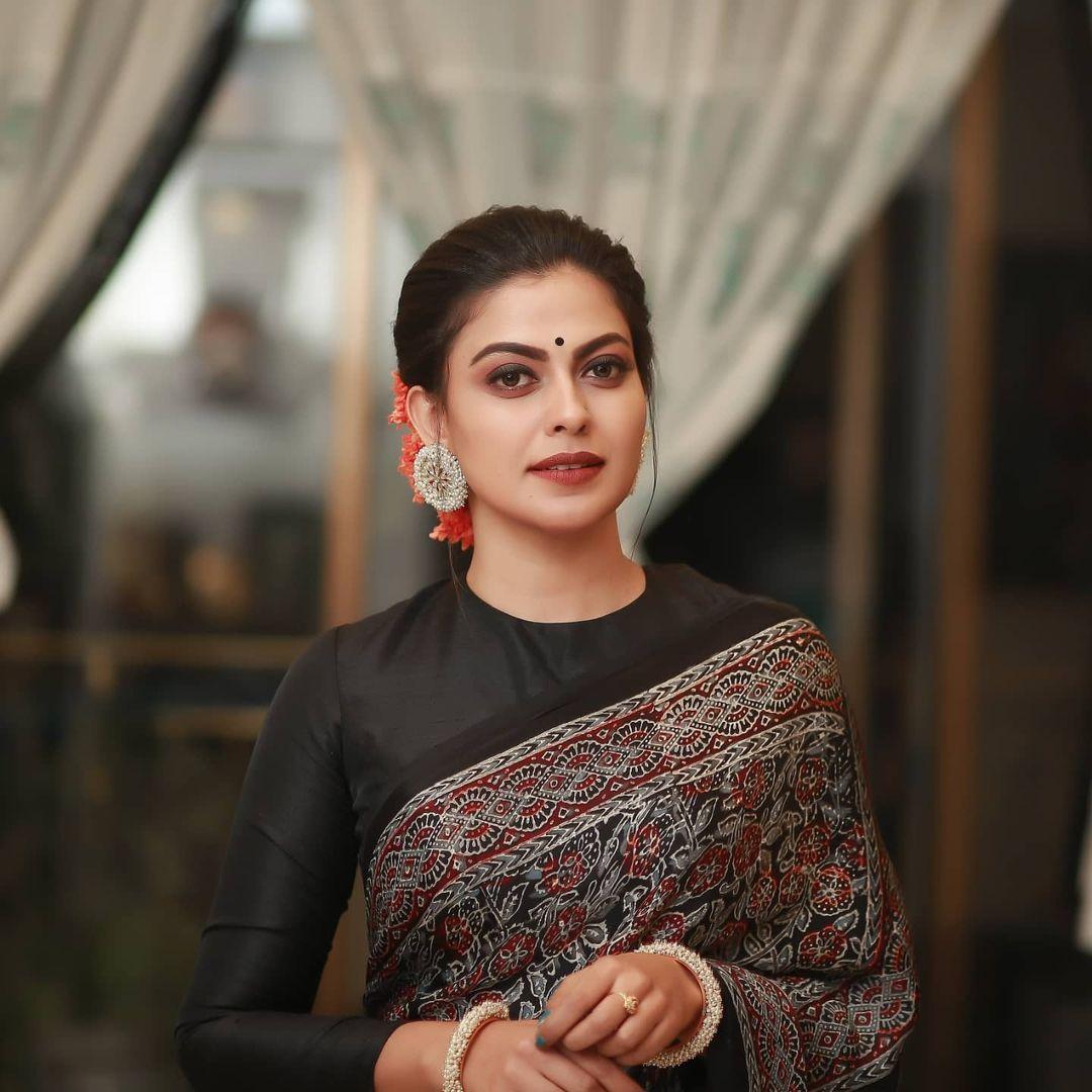 Malayalam actress Anusree very beautiful and cute stills |Anusree very glamorous pictures