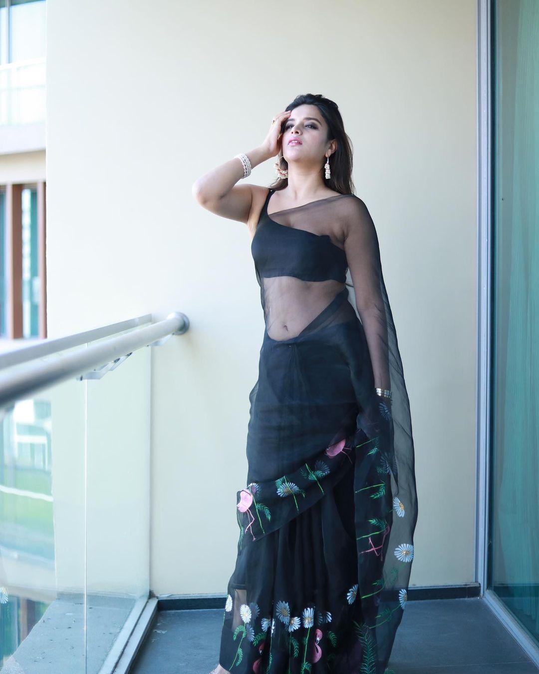 Nidhhi Agerwal showing navel and cleavage in black transparent saree photos | bollywood actress latest hot photos gallery