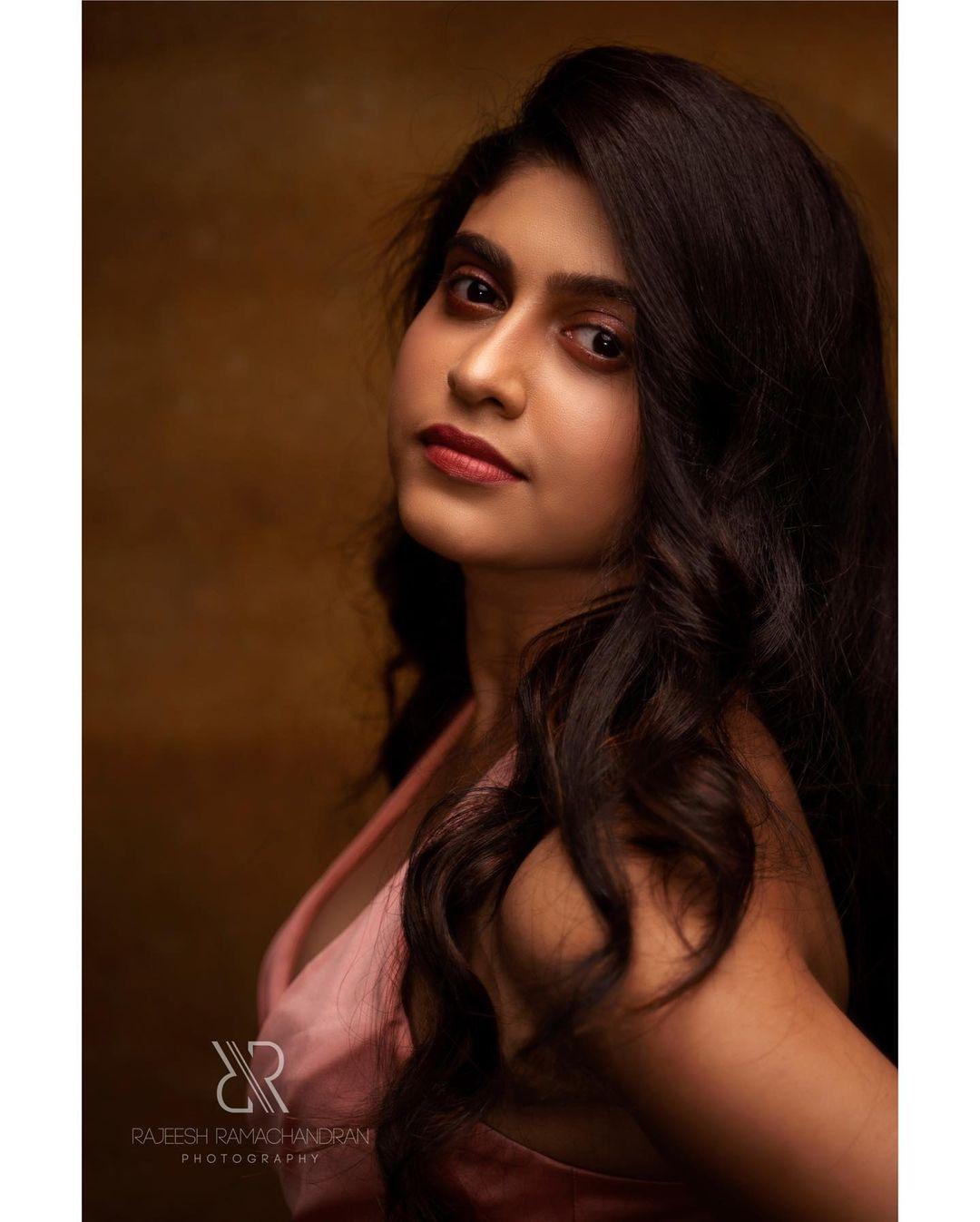 Rasna pavithran exposing cleavage photos gallery | Rasna pavithran looking very glamorous pictures