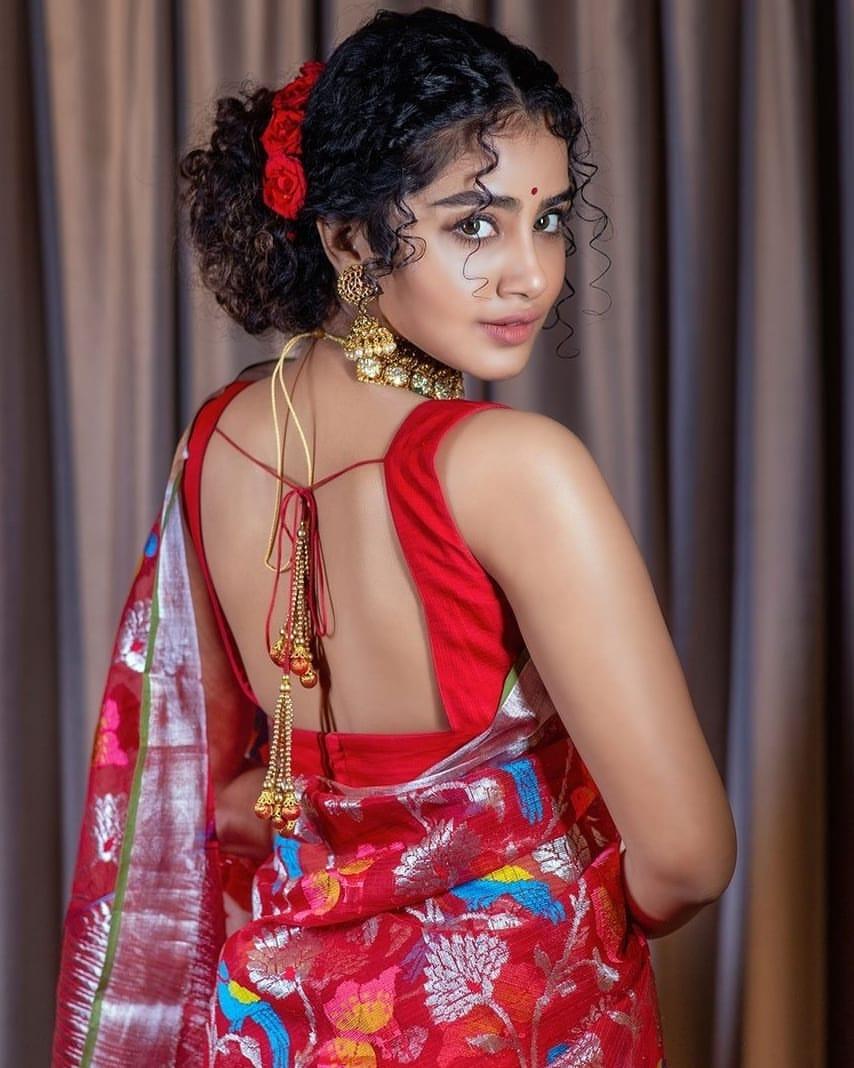 Anupama Parameswaran looking very glamorous and cute photos |Anupama Parameswaran Looking very attractive and hot stills