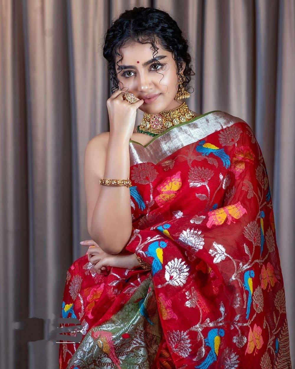 Anupama Parameswaran looking very glamorous and cute photos |Anupama Parameswaran exclusive hot and sexy photoshoot