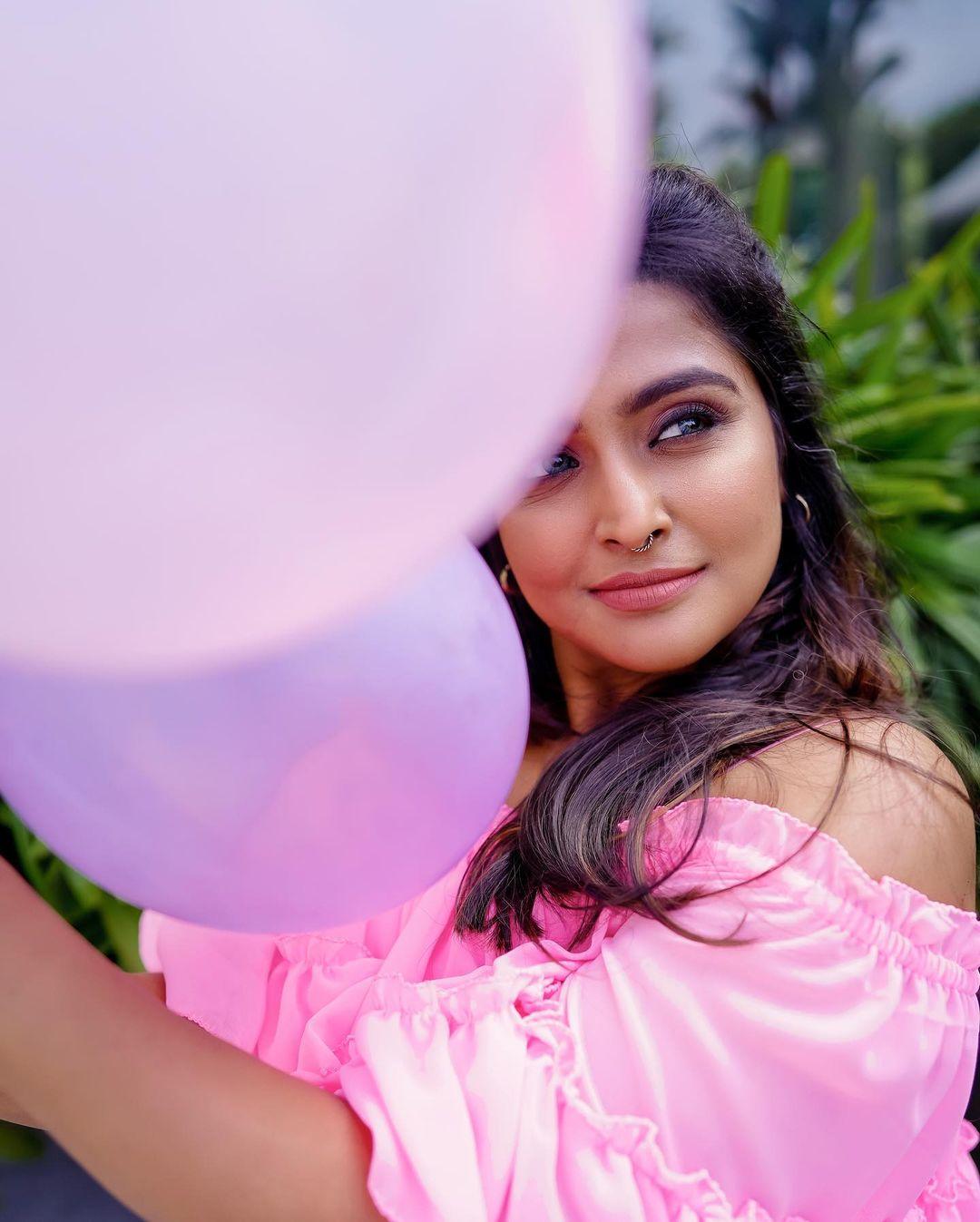 Tamil actress Remya Nambeesan latest hot and sexy photoshoot | Remya Nambeesan exclusive hot and sexy photoshoot