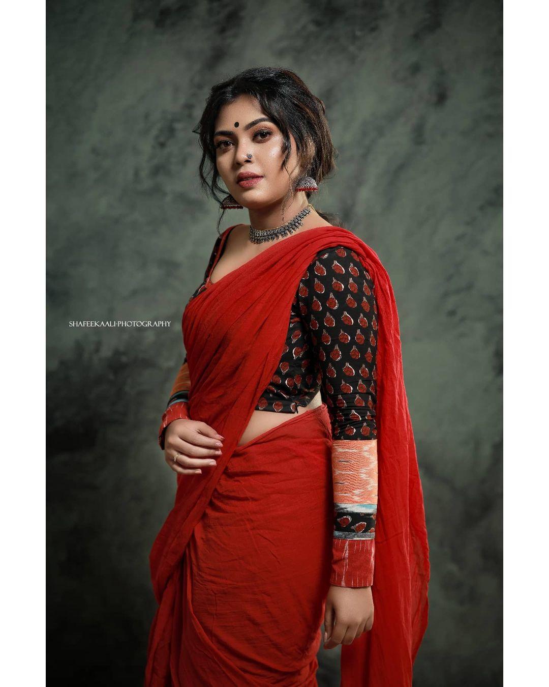Malayalam tv actress Mridhula vijai in red saree hot photos gallery | exclusive hot and sexy photoshoot