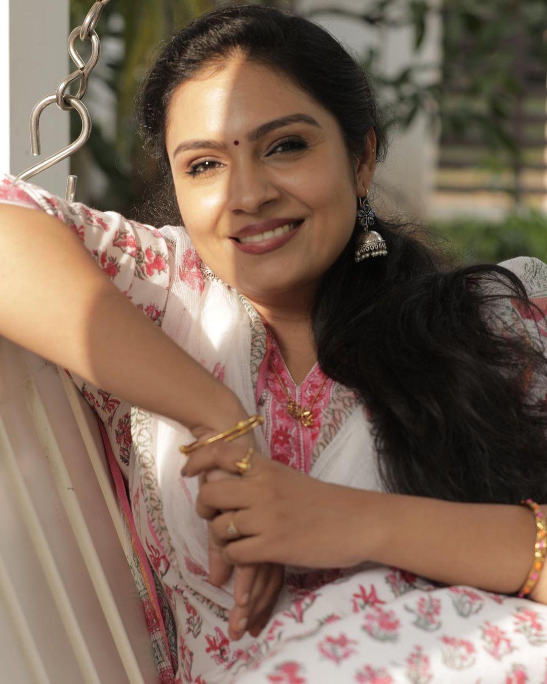 Bheemante Vazhi actress Divya m nair looking very glamorous photos gallery |Divya m nair exclusive hot and spicy photos gallery