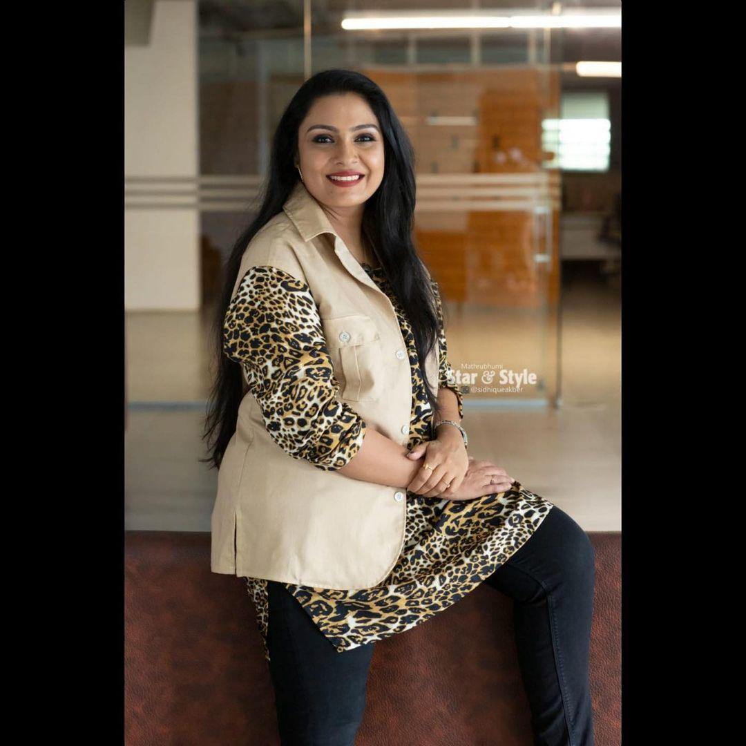 Divya m nair exclusive hot and sexy photoshoot |Divya m nair beautiful and glamorous pictures