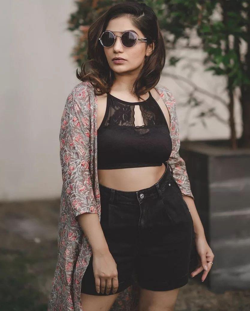 Malayalam television actress Arya babu hot and sexy photoshoot | Arya babu looking very beautiful and cute stills