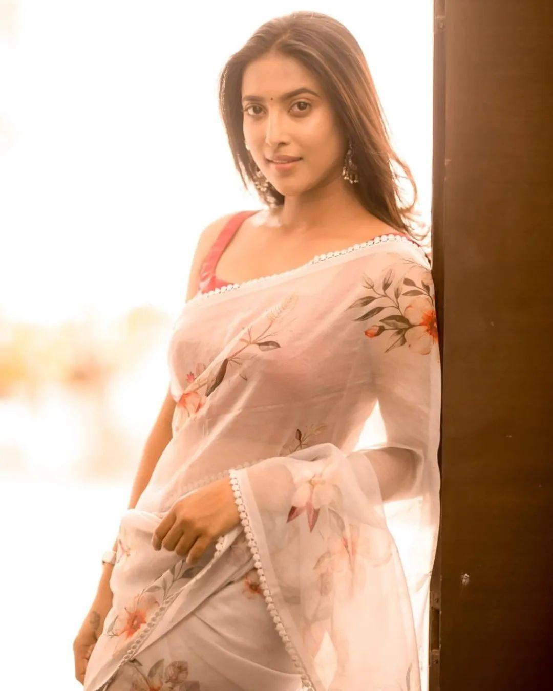 𝗔𝘀𝗵𝗮𝘃𝗲𝗻𝗸𝗮𝘁𝗲𝘀𝗵 in transparent saree hot photos gallery |latest hot photos gallery