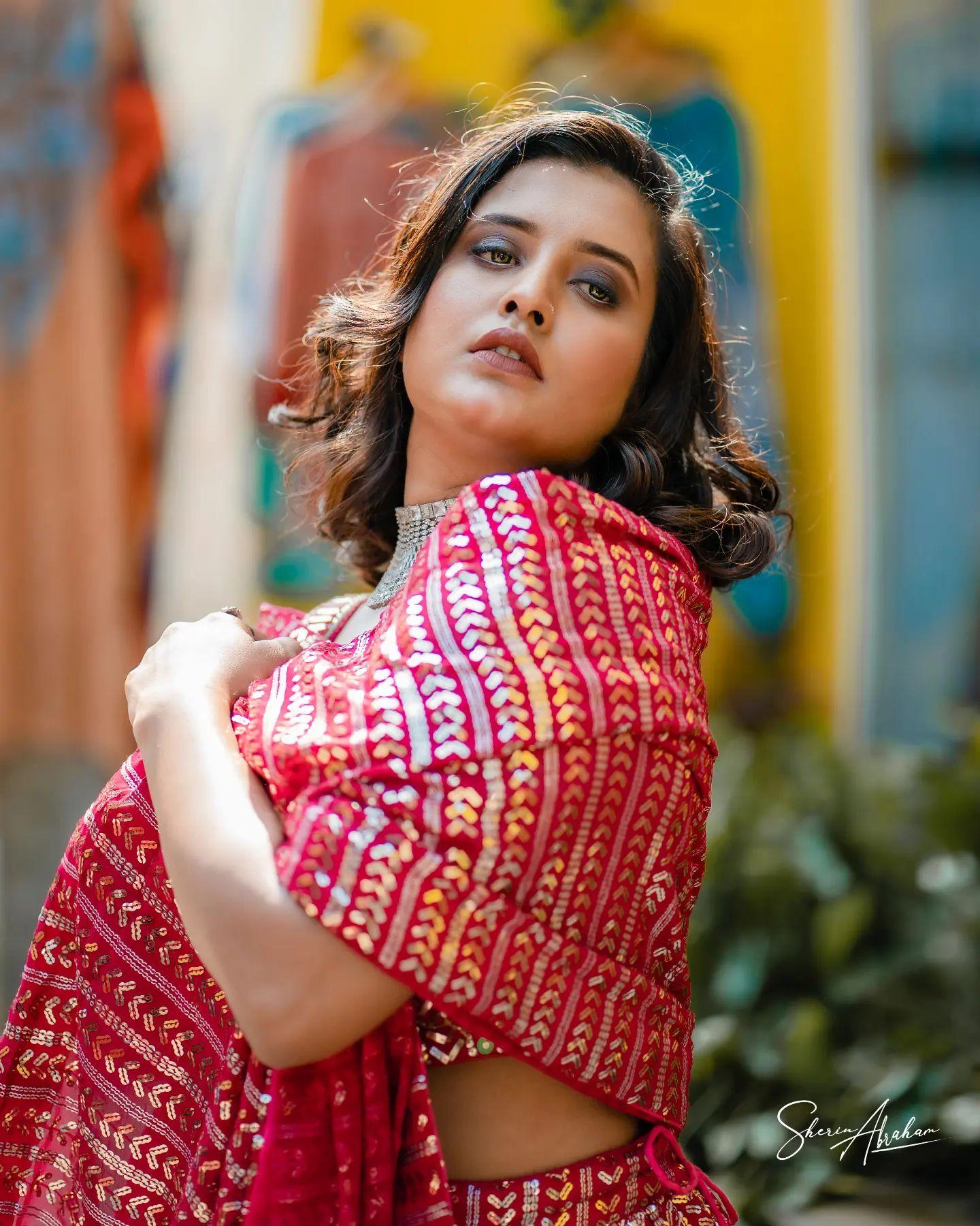Malayalam actress Roshna ann roy exclusive hot and sexy photoshoot | looking very beautiful in Saree