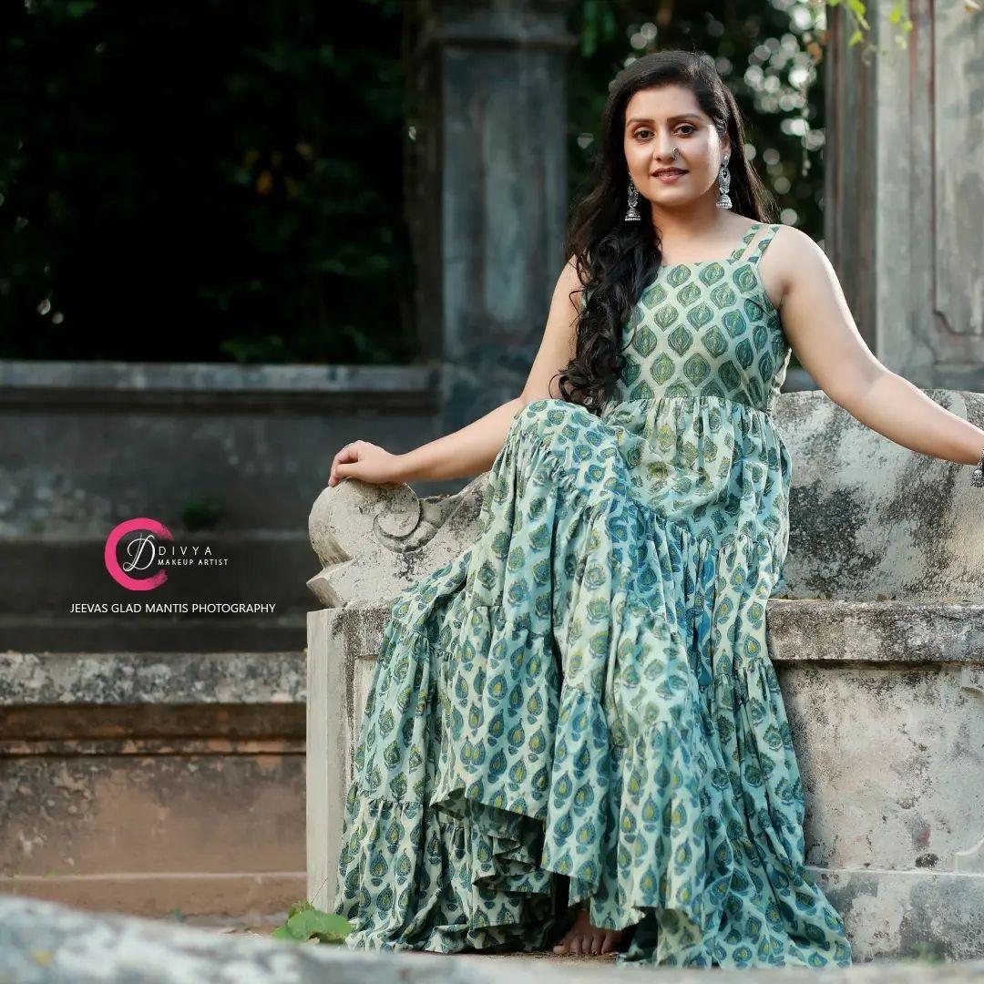 Malayalam beautiful actress Sarayu Mohan exclusive hot and sexy photoshoot | beautiful and glamorous pictures