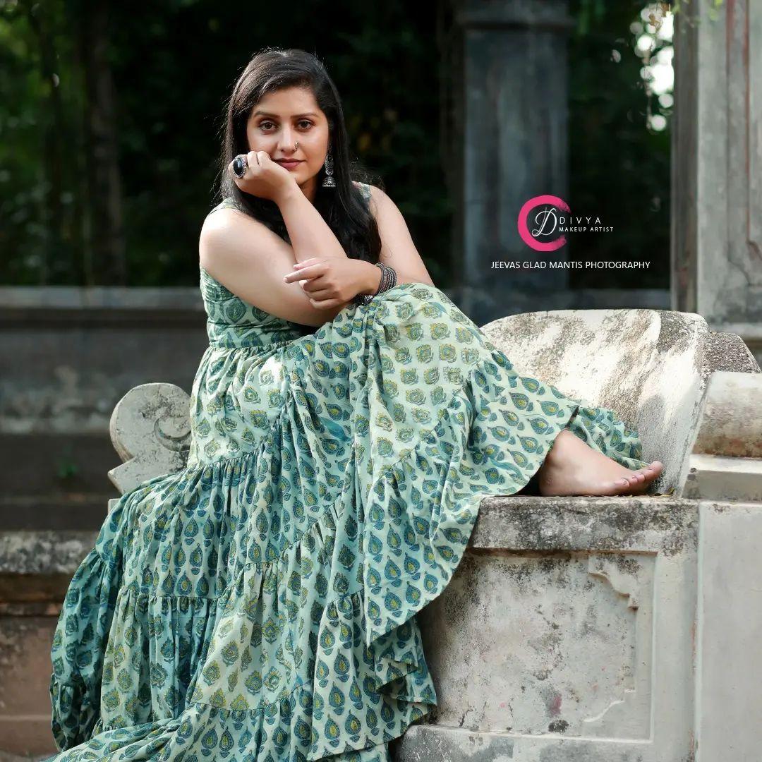 Malayalam beautiful actress Sarayu Mohan exclusive hot and sexy photoshoot | exclusive hot and spicy photos