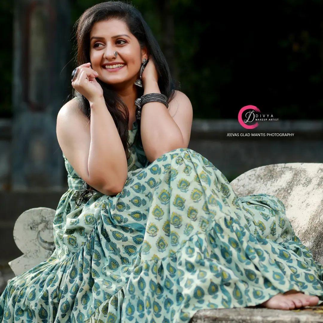 Malayalam beautiful actress Sarayu Mohan exclusive hot and sexy photoshoot | latest hot and sexy photoshoot