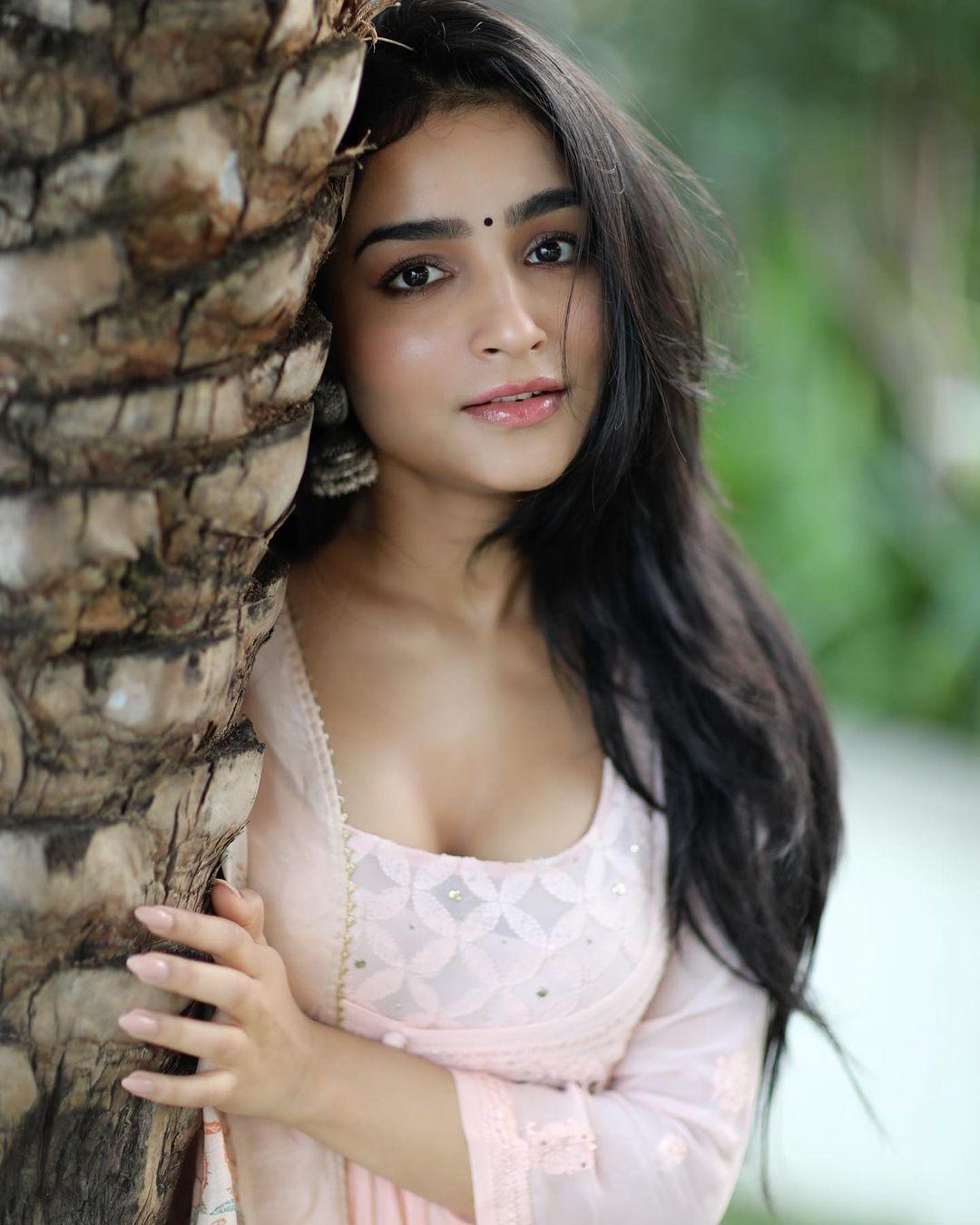 South Indian actress Vishakha Dhiman beautiful and glamorous pictures |exclusive hot and sexy photoshoot
