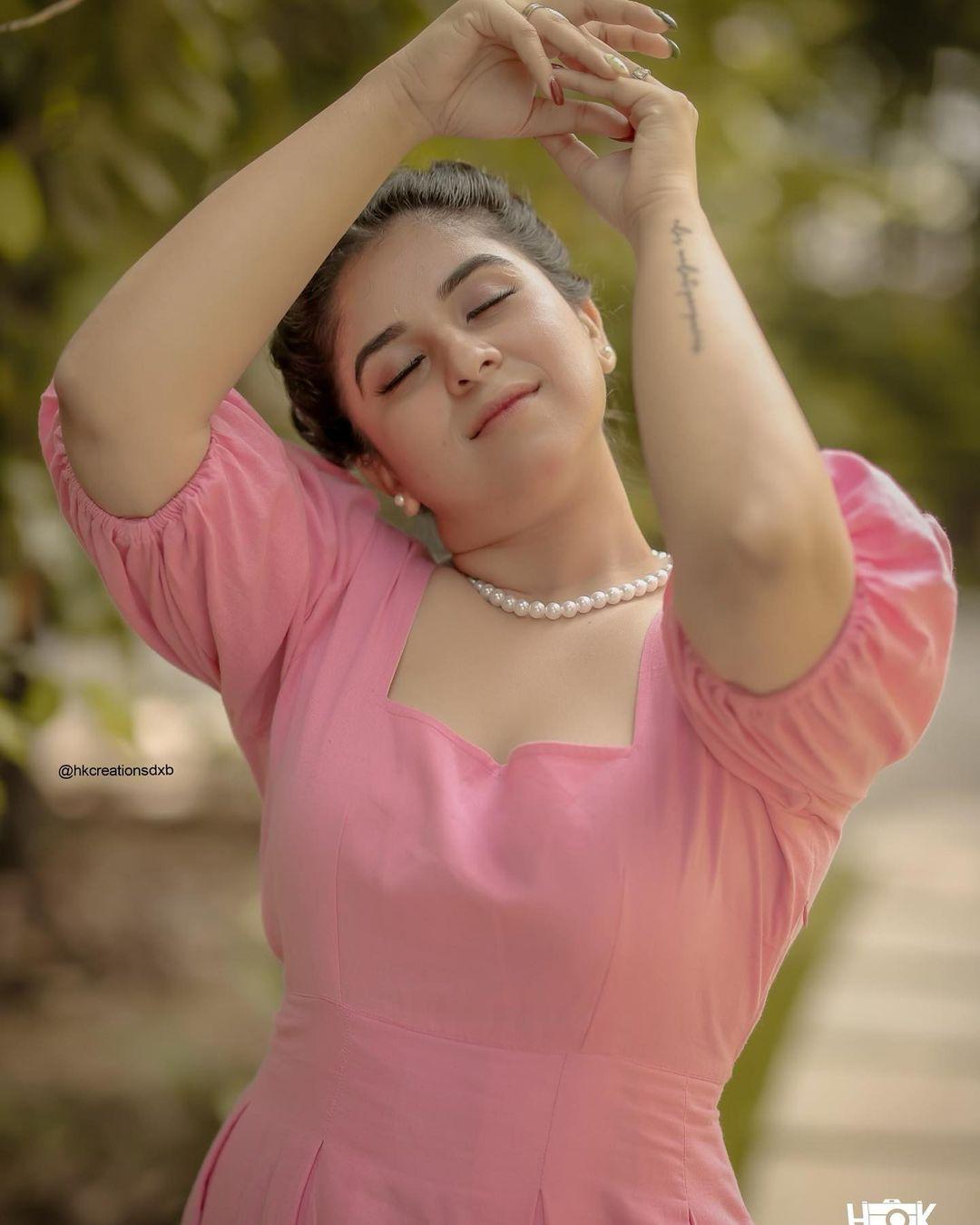 South Indian actress and model Aparna thomas hot photos gallery | Aparna thomas beautiful and glamorous pictures
