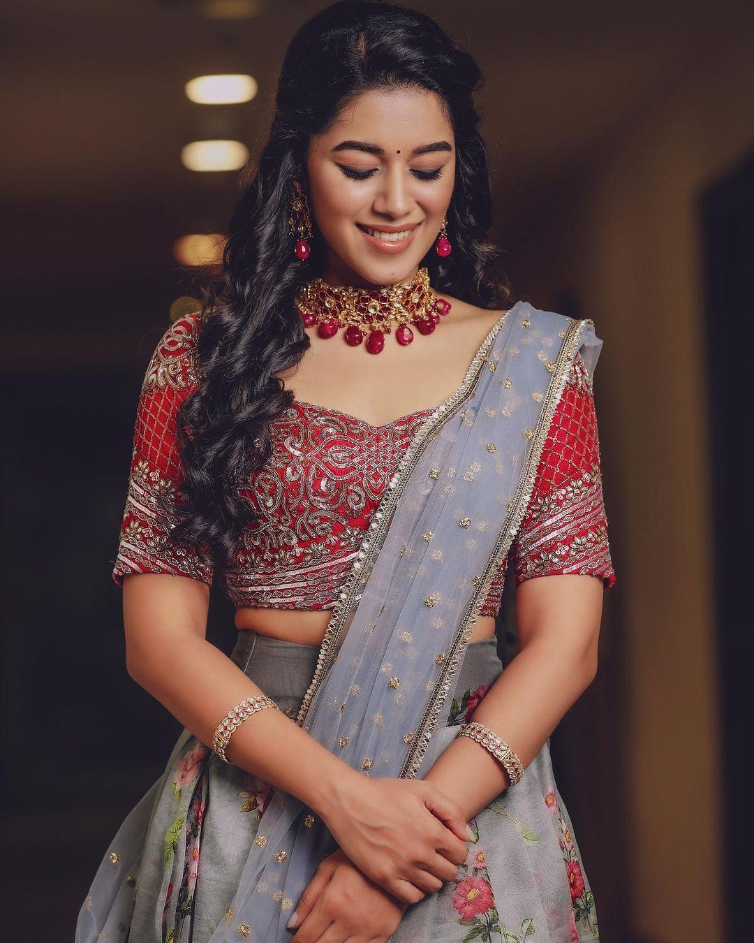Tamil actress Mirnalini Ravi latest hot and sexy photoshoot | beautiful and glamorous pictures