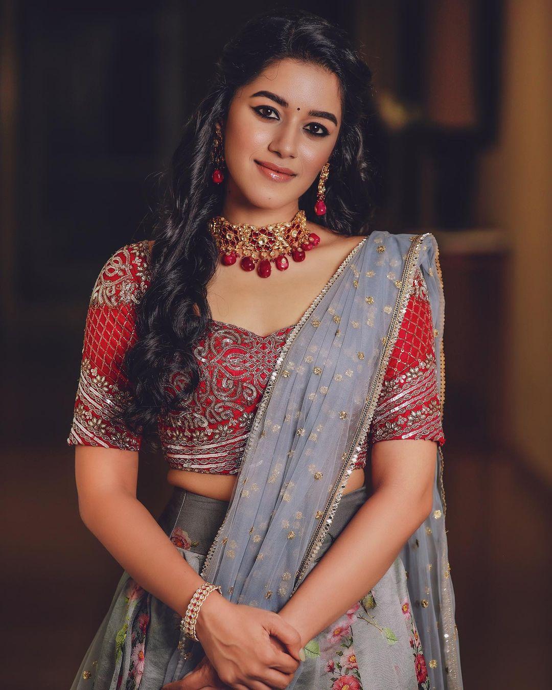 Tamil actress Mirnalini Ravi latest hot and sexy photoshoot | very attractive and cute stills