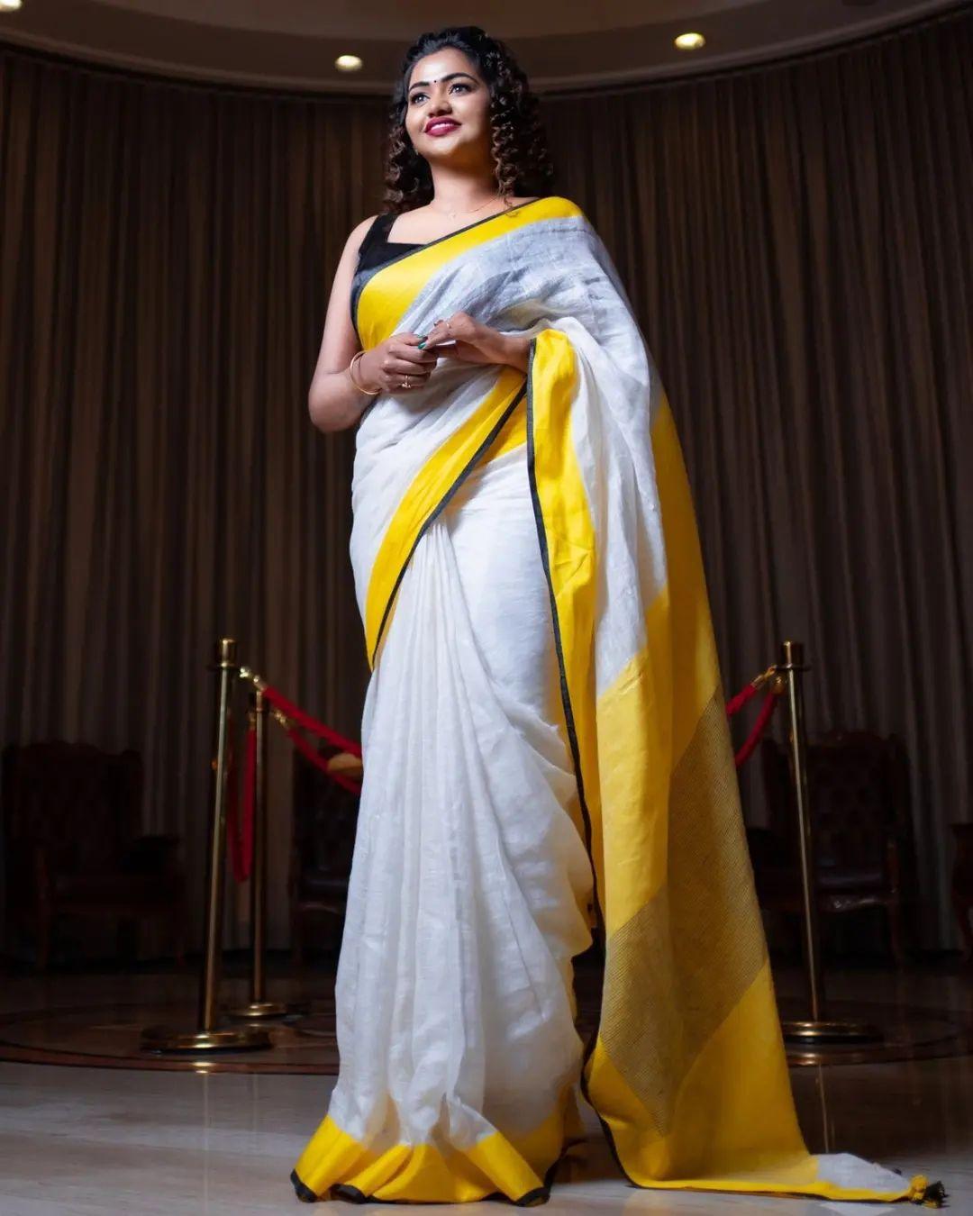 Tamil actress Shalu Shamu in saree hot photos gallery | beautiful and glamorous pictures