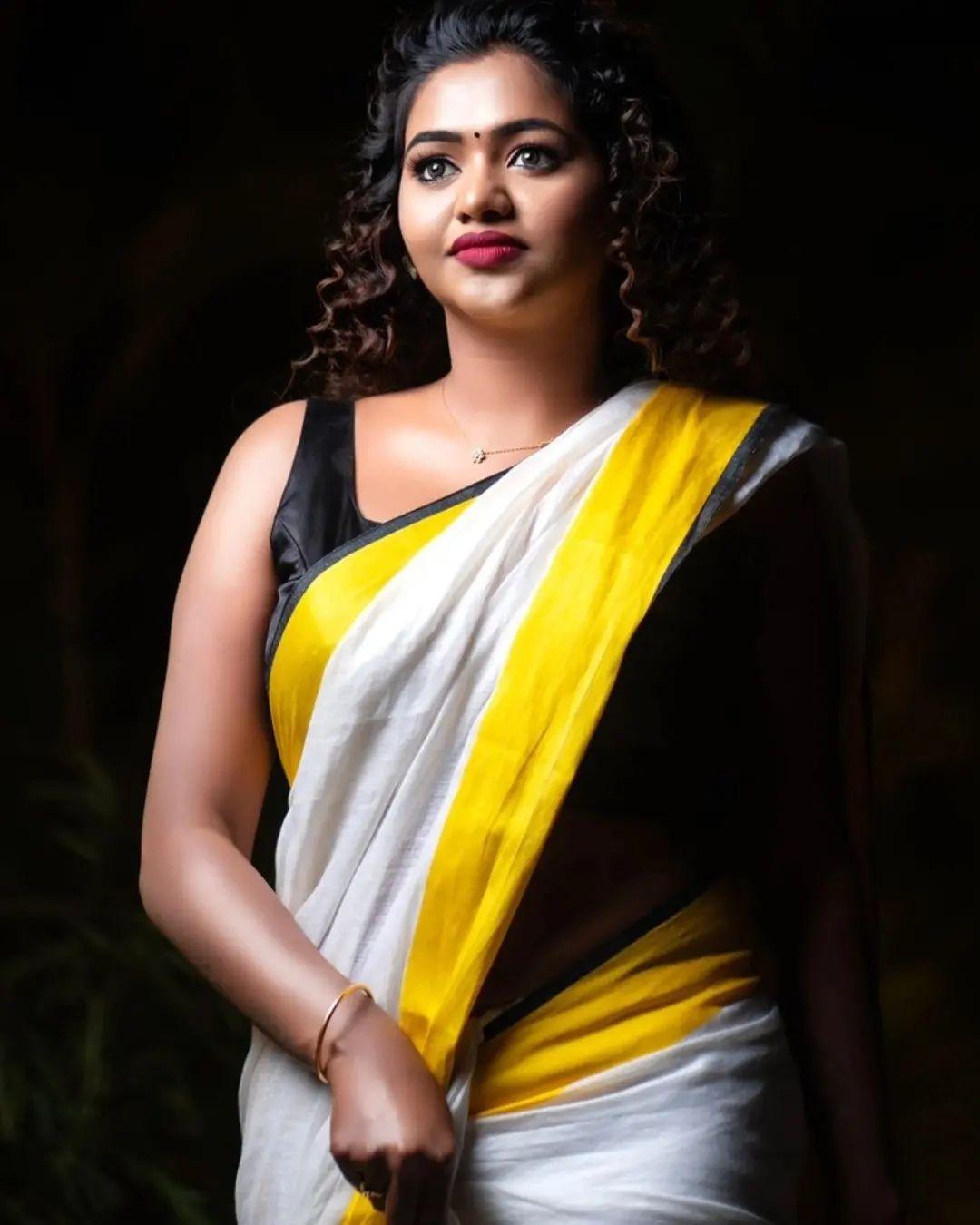 Tamil actress Shalu Shamu in saree hot photos gallery | latest hot and sexy photoshoot