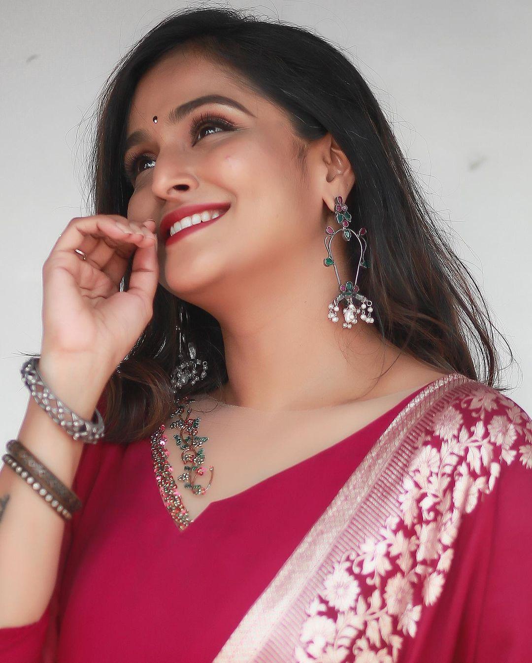 Beautiful and glamorous actress Remya Nambeesan hot photos | actress hot and sexy photoshoot