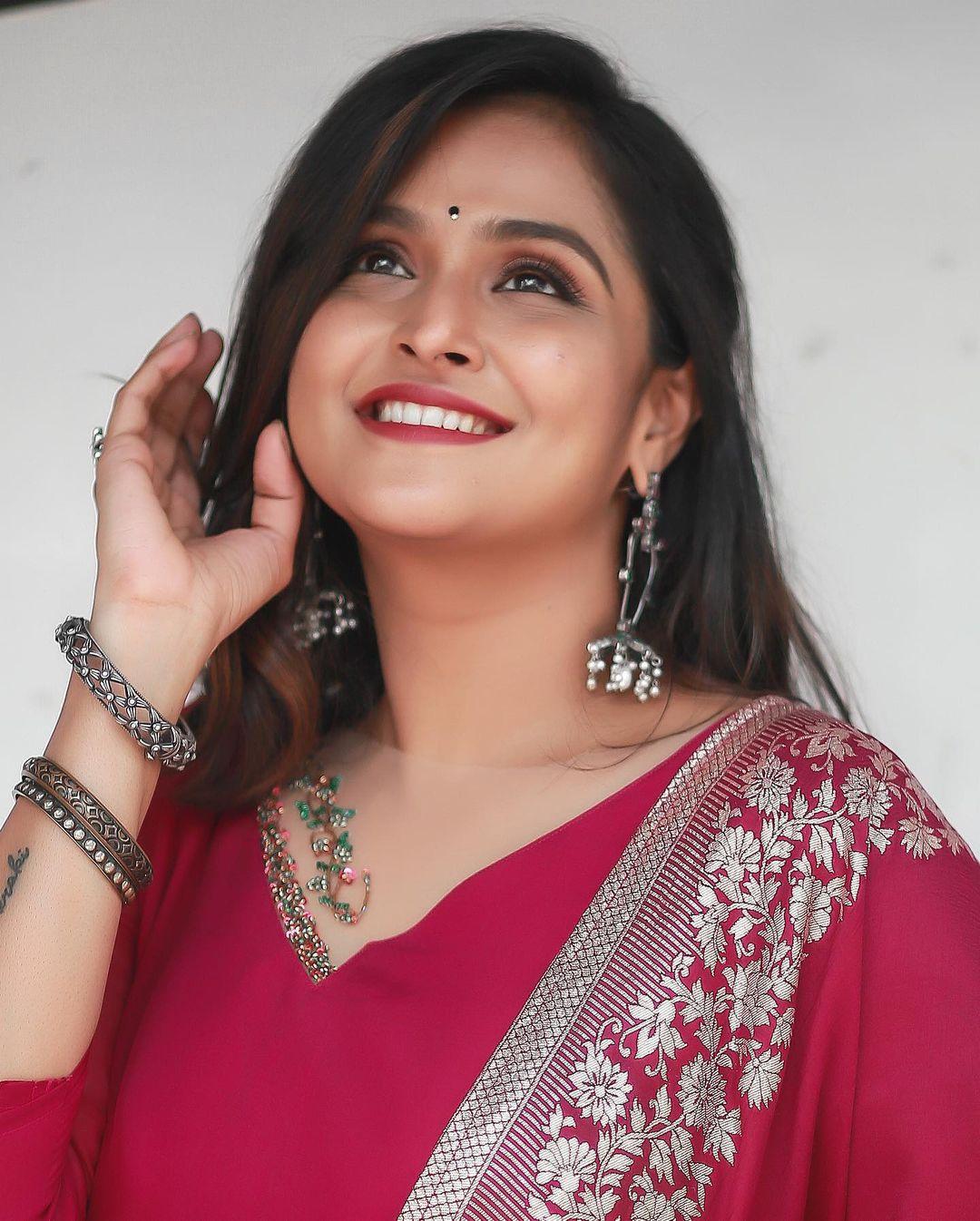 Beautiful and glamorous actress Remya Nambeesan hot photos |exclusive hot and spicy stills