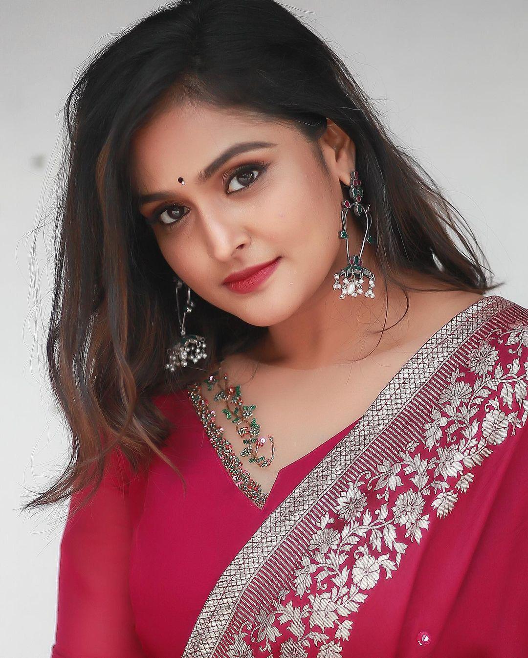 Beautiful and glamorous actress Remya Nambeesan hot photos | very beautiful and glamorous cute photos