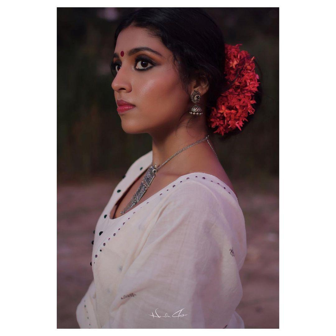 Malayalam actress Devika krishnan looking very beautiful photo gallery | looking very glamorous photos