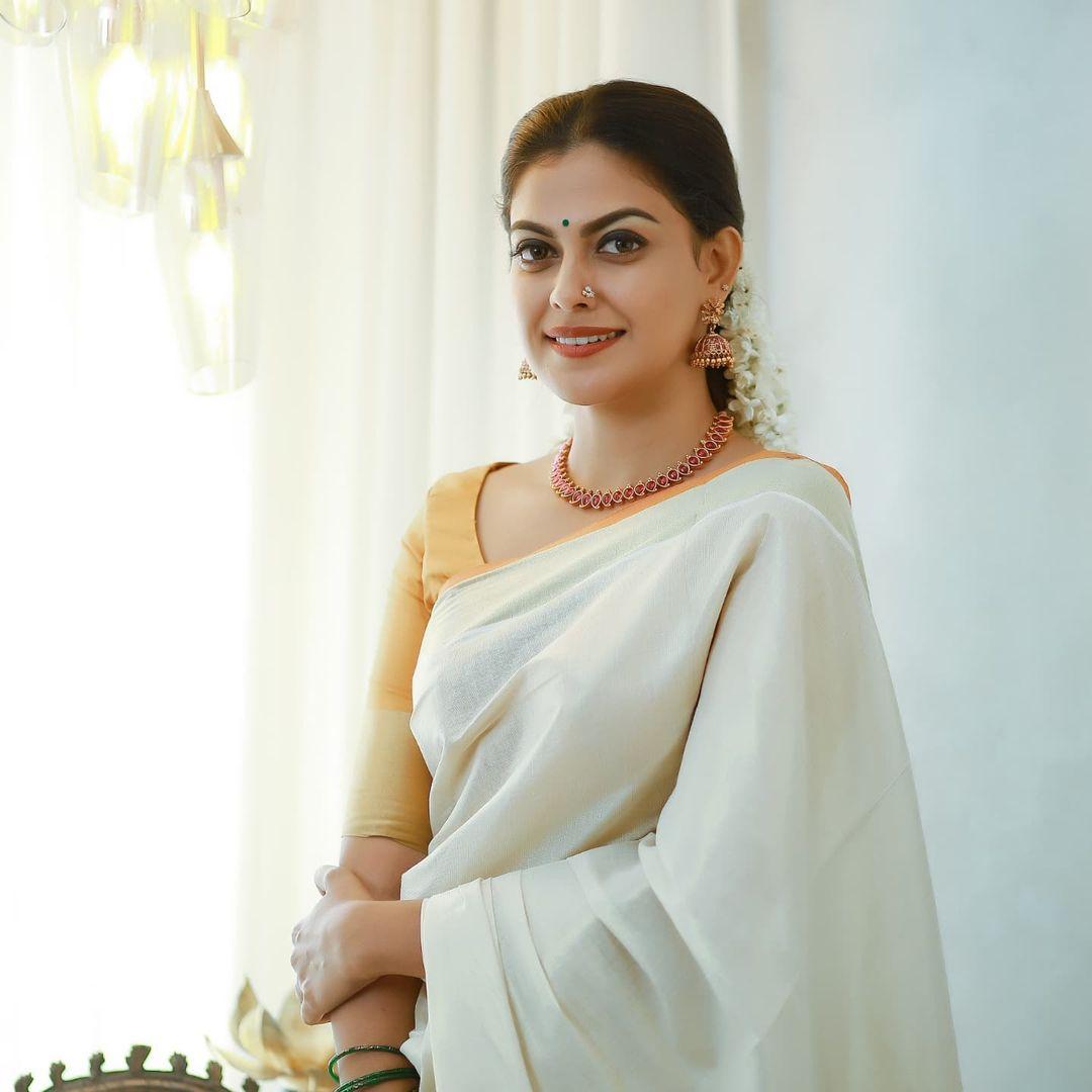 Anusree in kasavu Saree photos gallery | Anusree latest hot and spicy stills