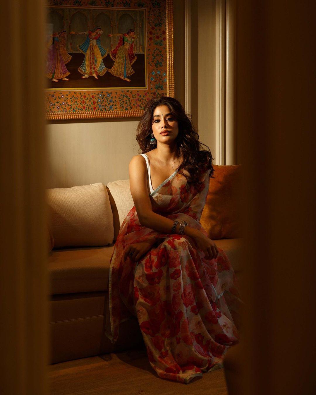 Janhvi Kapoor in transparent saree looking very sexy photoshoot |Janhvi Kapoor beautiful and cute photos