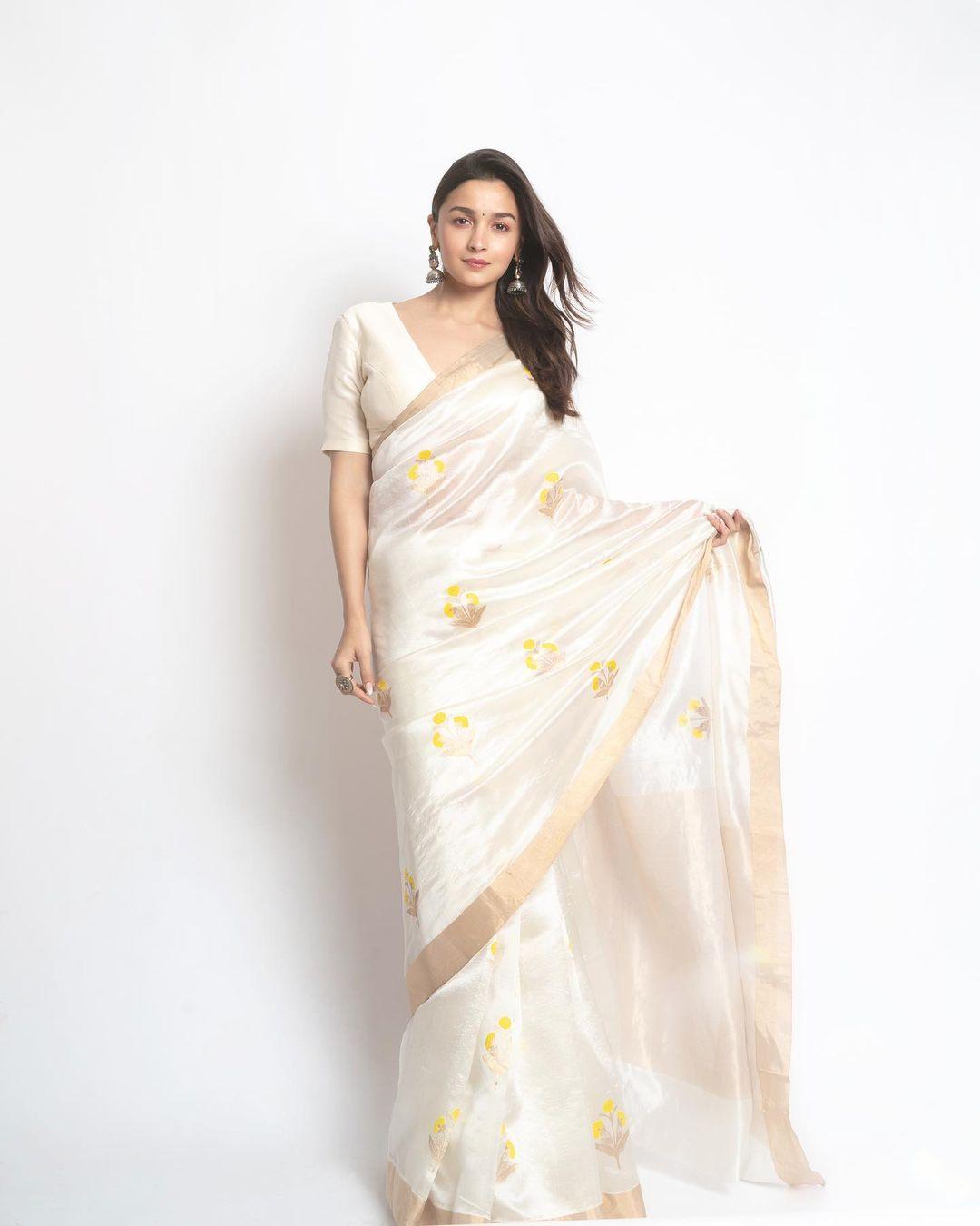 Bollywood beauty queen Alia Bhatt in saree hot photos |exclusive hot and spicy photos