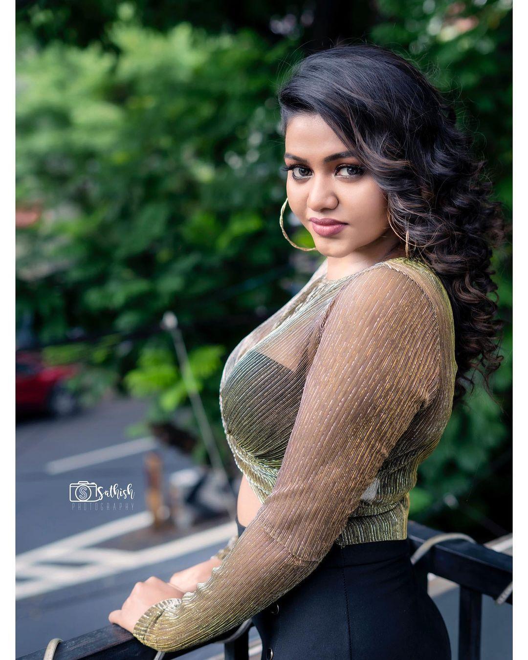 Kollywood Actress Shalu Shamu looking very beautiful and cute stills | Shalu Shamu latest hot and beautiful pictures