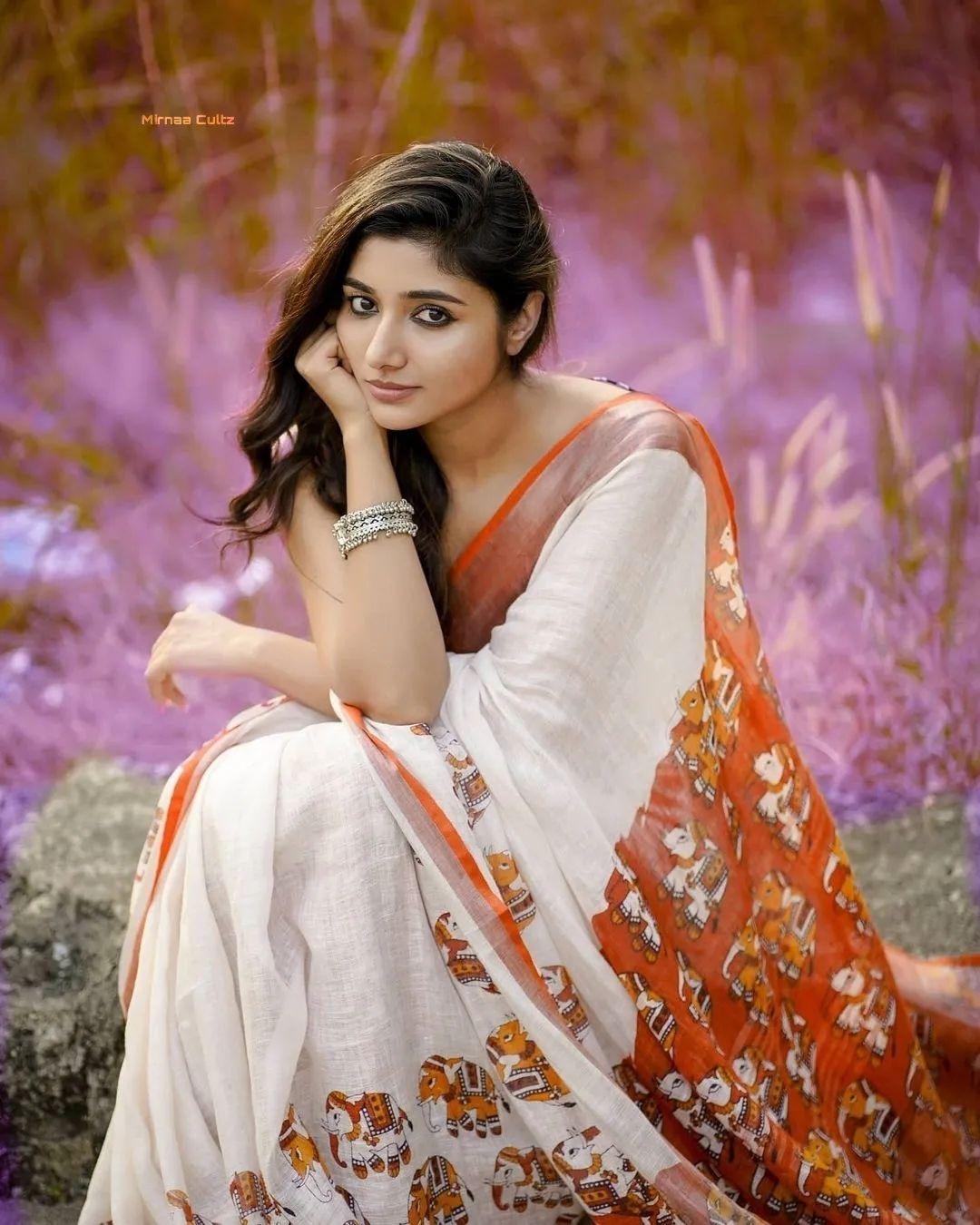 South Indian actress Mirna Menon in saree exclusive hot and spicy stills | Mirna Menon beautiful and cute stills